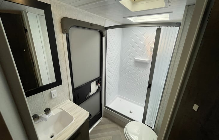 Bathroom with second entryway for your convenience.