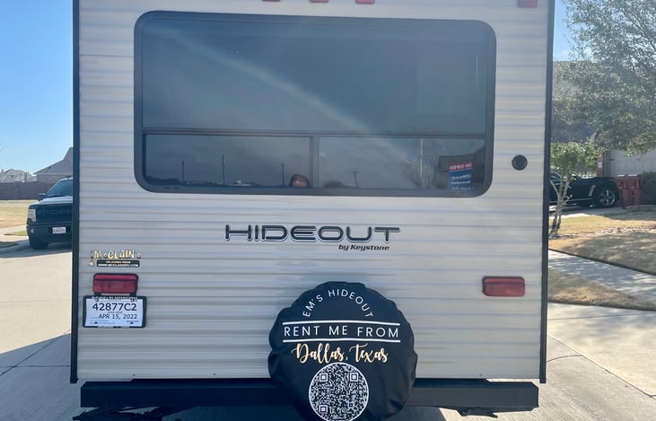 The back of the trailer has a large window for lots of natural light. Can QR code on the back to watch the "How To" Videos. QR code is also available in the "How To" manual inside the trailer.