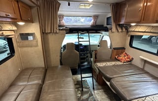 26' Leprechaun, sleeps 6+, stocked for family fun!