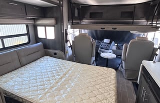Georgetown Bunkhouse Two Full Bath and King Bed