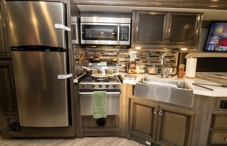 Farmhouse sink, convectional oven & microwave combo, oven, 3 burner stove, freezer has manual ice maker