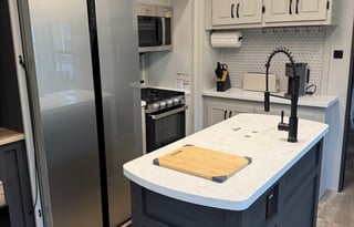Luxury & Comfort 5th Wheel– Perfect for Adventures