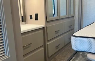 34 *NEW*Thor Windsport 8-SLEEPER-WIFI- Luxury Bus