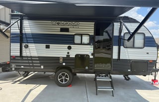 Wolf Pup Bunkhouse • Sleeps 5 • Delivery & Setup