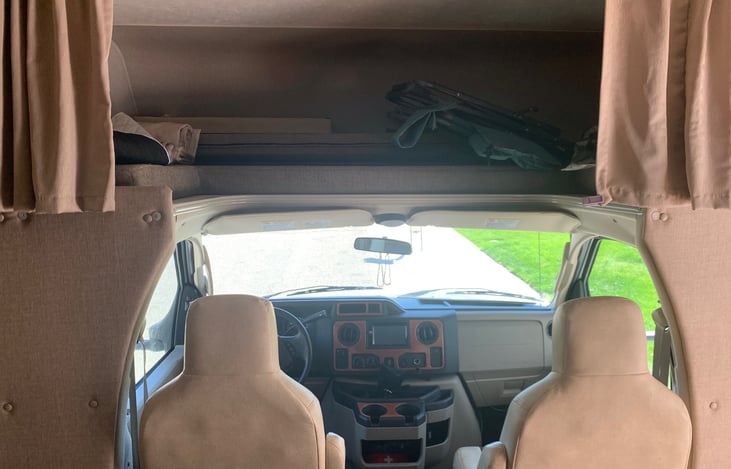 Both seats revolve so can be utilized when parked for additional seating