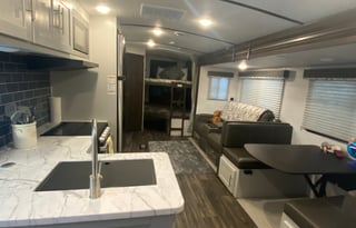 Nomadic Nature Rentals w Luxury Amenities (OG)