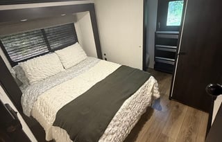 Luxury Camping Experience | Spacious Sabre 36DBB