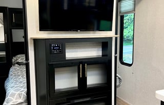 2022 GREY WOLF - PERFECT FAMILY CAMPER, SLEEPS 8