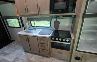 Grand Design, Delivery and setup!! Just show up