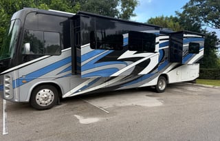 2021 Class A Georgetown Bunkhouse w 2 Bathrooms