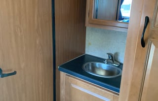2017 Thor Motor Coach Four Winds 23A Grizzly5