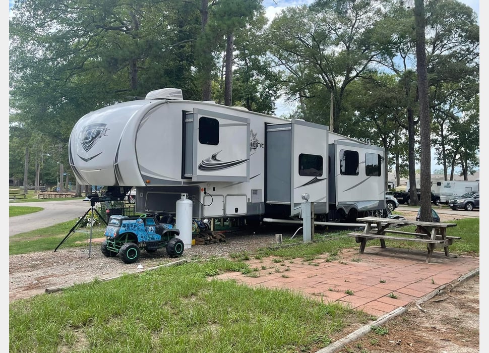 Fifth Wheel rentals in Willis