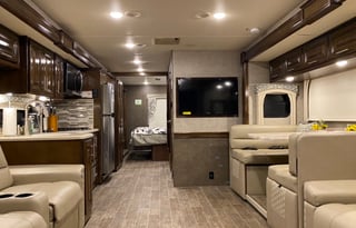 2020 Thor Motor Coach Miramar 35.2