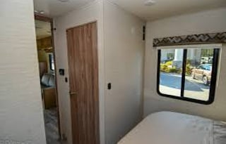 2019 Jayco Redhawk SE 27N (Like new!)