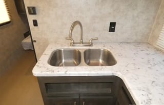Highland Ridge Open Range Ultra Lite 31ft Sleeps 8