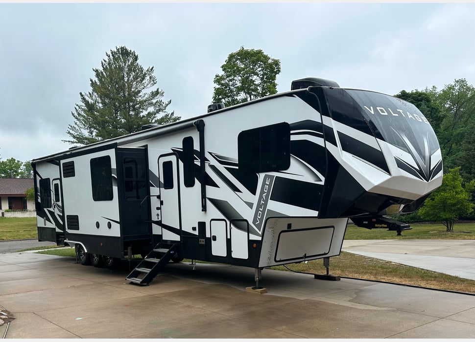 Fifth Wheel rentals in Lapeer