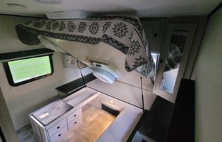 2023 Luxurious Family-Friendly Apex Ultra-Lite