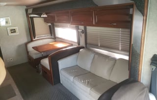 2002 Fleetwood RV Pace Arrow 35A