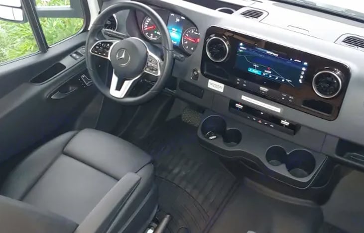 Voice controlled MBUX system responds to "Hey Mercedes", just like "Hey Google" or "Hey Siri".