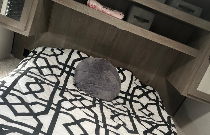 Master bedroom, queen bed, closets on both sides and flat screen.