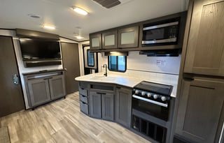 Kid & Pet Friendly Bunkhouse Towable Camper