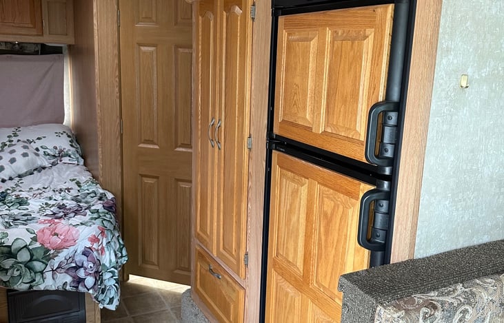 fridge/freezer, closet space