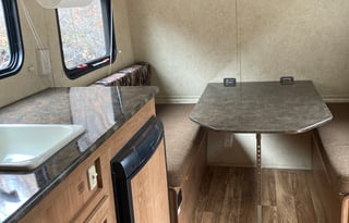 Lightweight 2012 Skyline Bobcat with Bunks