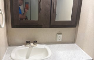 Plush & Roomy 26' RV FOR TWO! (Can Sleep 3)