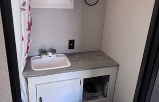 Keystone Hideout 20RDWE — Easy Tow Sleeps 5