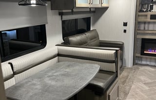 2021 Palomino Puma 32RBFQ2