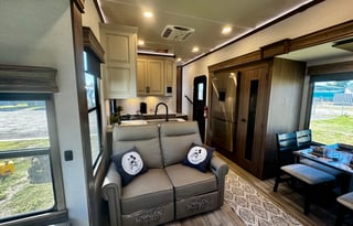 Willow- 2024 Alliance Paradigm 395DS