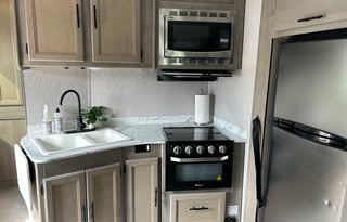 2021 Coachmen 30' of Roadtrip Comfort!