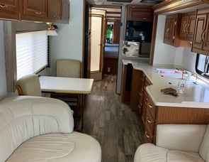 Fleetwood RV Revolution LE 40R