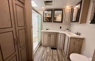 Keystone Alpine 3700FL ***1.5 bath and King Bed***