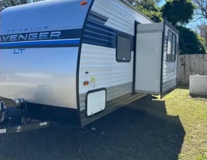Prime Time RV Avenger LT 17FQS
