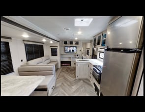 EAST TO WEST Della Terra 271BH