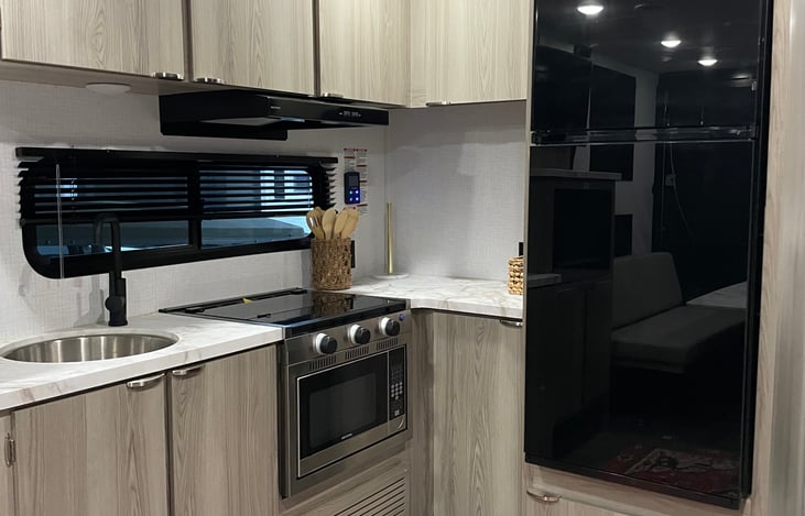 Kitchen/Refridgerator