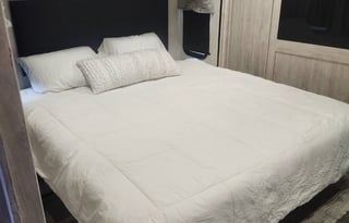 2023 Forest River – 2 Bd Luxury RV Rental Sleeps 8