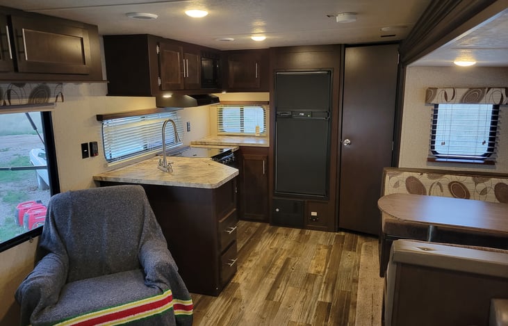 Full kitchen with most cooking amenities and cofeepot everything has been thoroughly disinfected