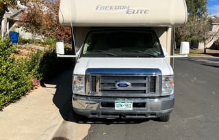 2015 Thor Freedom Elite 28’ Motorhome, Low Mileage