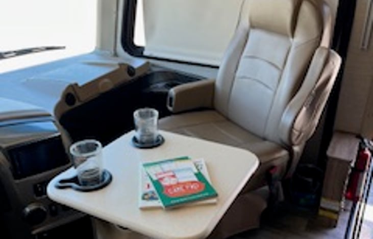 Passenger seat and cockpit table