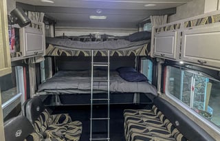 2008 Weekend Warrior Superlite 29ft sleeps 8