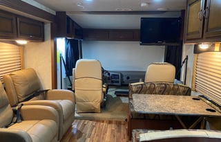 Adventure-Ready Bunkhouse RV – Sleeps 8