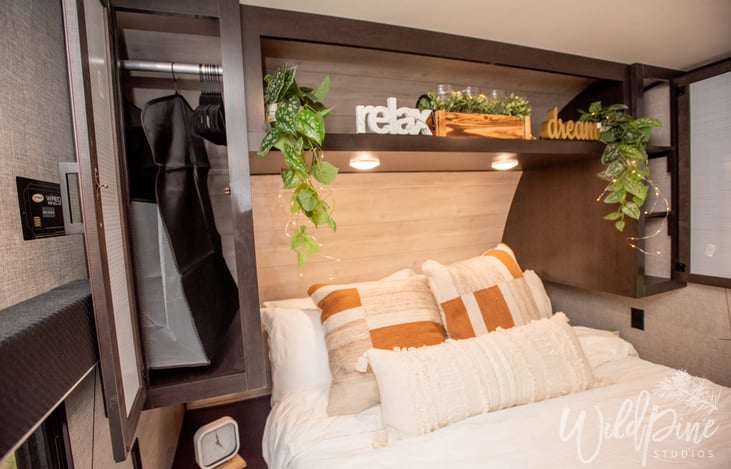 Hanging Hamper and Closet Rod for Clothing