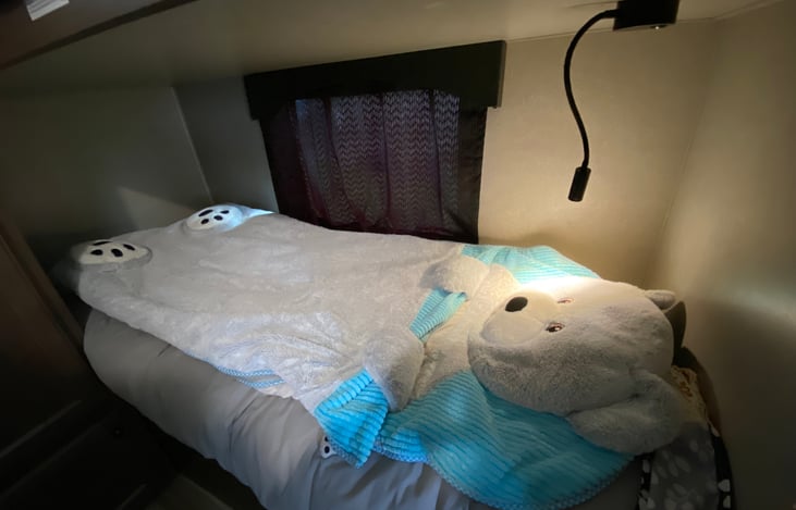 Bunkhouse: lower right bunk with touch light, and USB port on fixture and double USB port