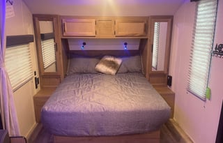 23 Cherokee Grey Wolf - Black Label Travel Trailer