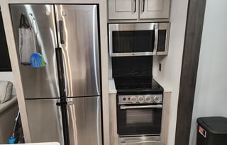 2024 Fuzion 430 Toy Hauler with Gooseneck Hitch