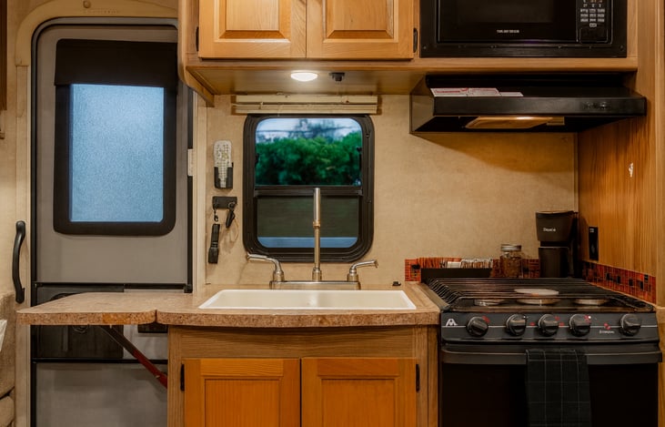 Kitchen with expandable countertop for extra prep space