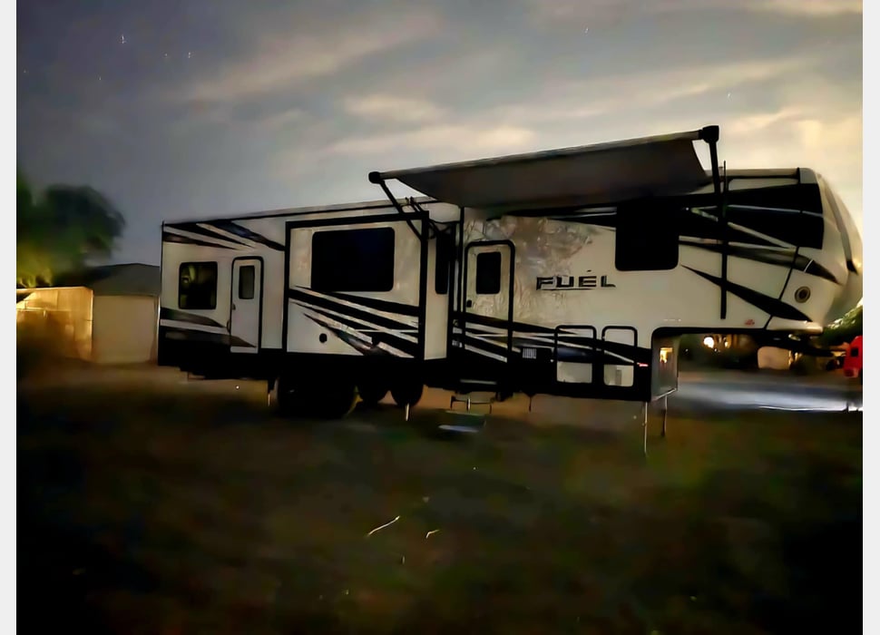 Fifth Wheel rentals in Phoenix