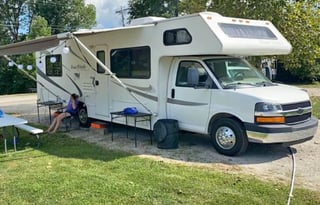 Adventure Awaits in This 2004 Thor Motor Coach!!